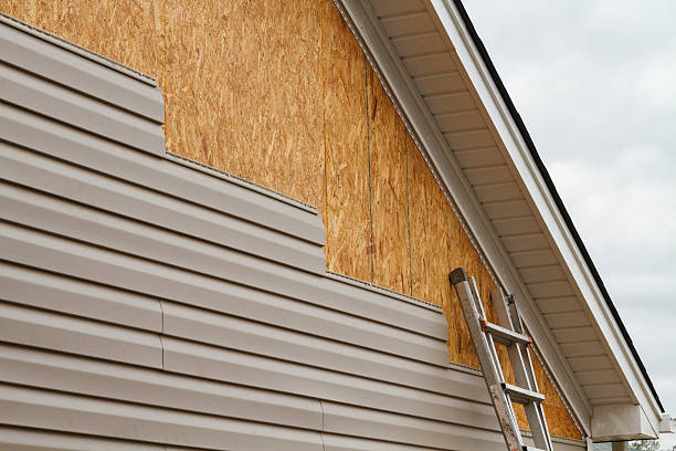 Professional Siding Installation technician working in Atlantic, VA